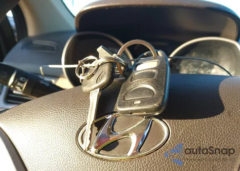 2012 Hyundai Elantra Gls z USA, uszkodzony, nr VIN 5NPDH4AE4CH136277